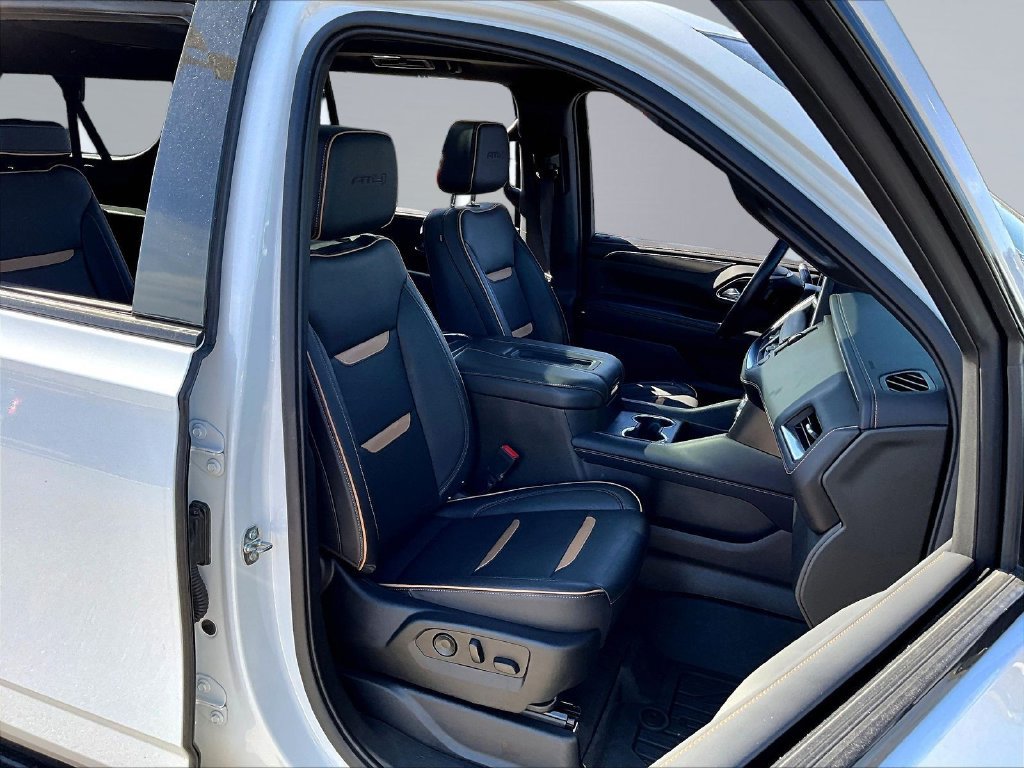 Used 2022 GMC Yukon XL AT4 AWD/4WD image 32
