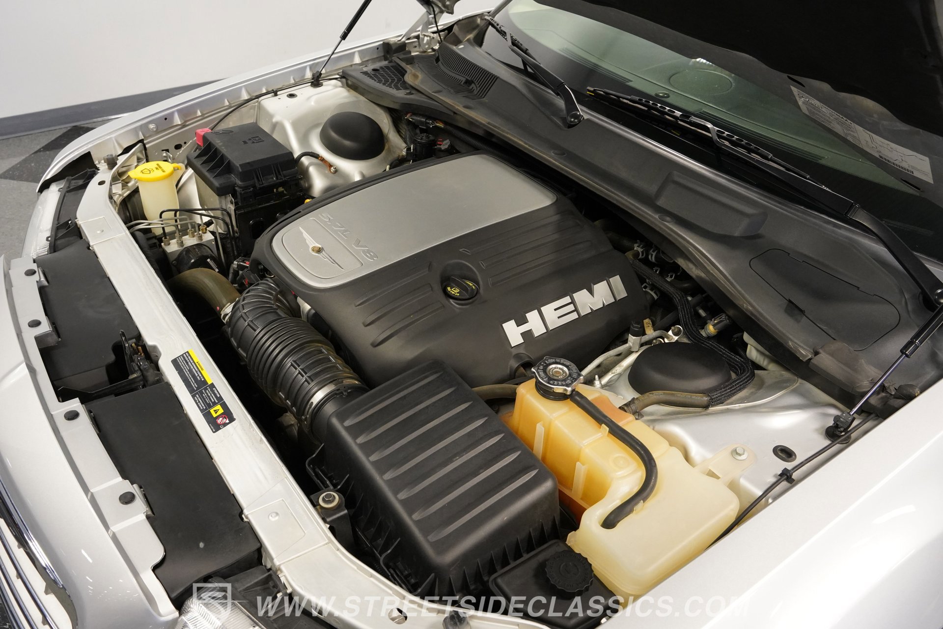 Used 2005 Chrysler 300 C w/ Navigation & Sound Group II image 32