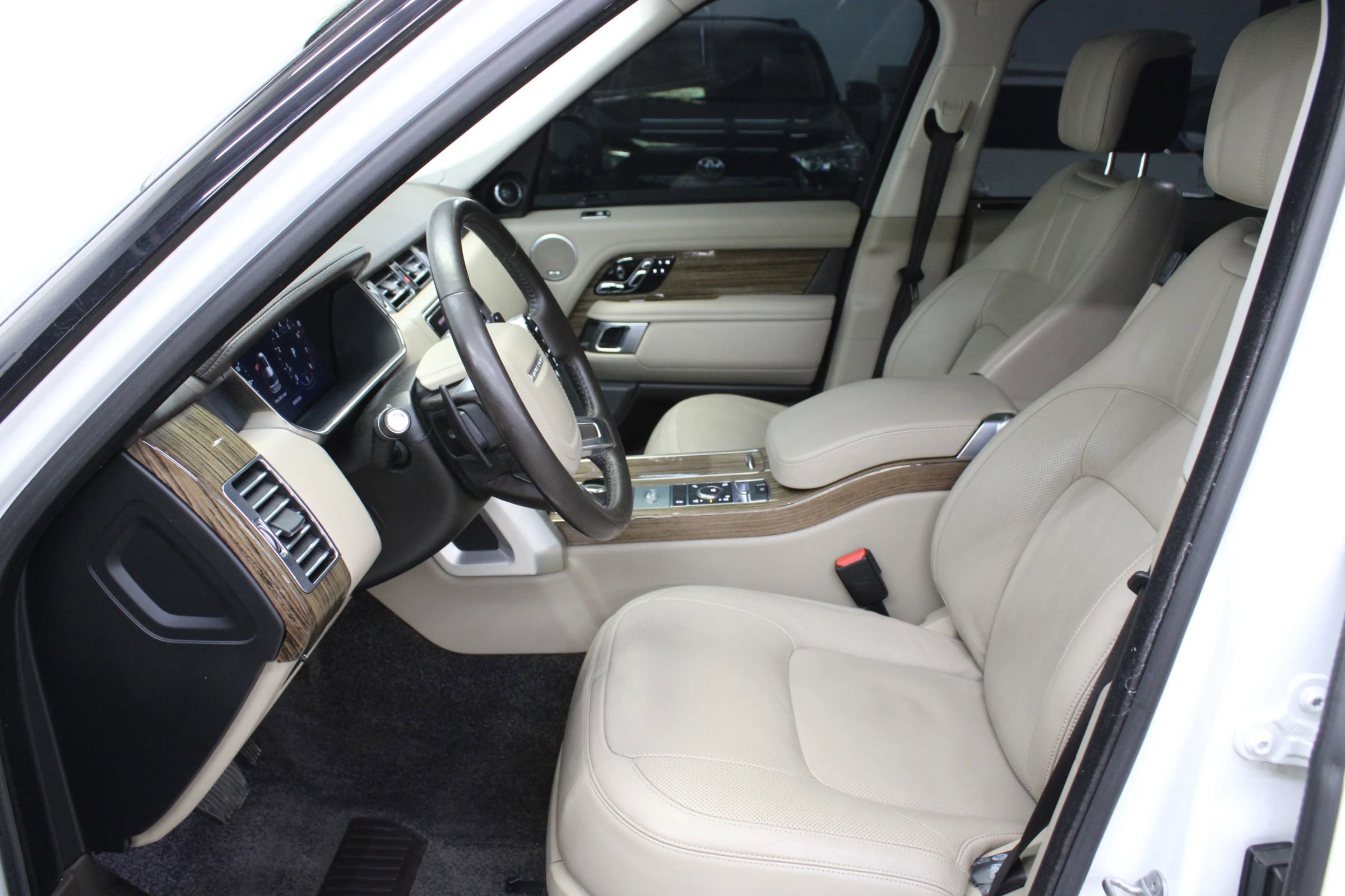 Used 2019 Land Rover Range Rover HSE image 11