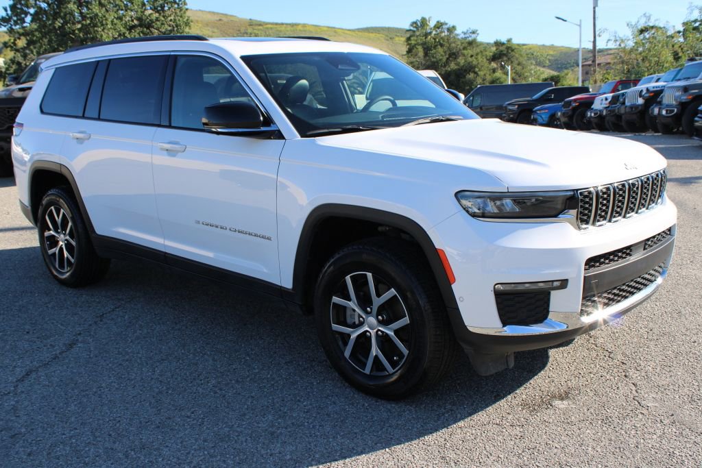 Used 2024 Jeep Grand Cherokee L Limited w/ Luxury Tech Group II image 3