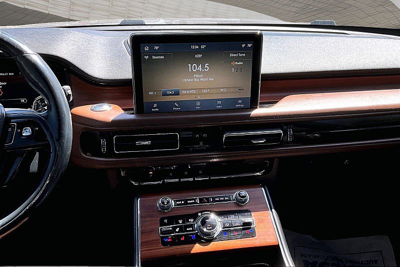 Used 2020 Lincoln Aviator Reserve w/ Equipment Group 201A image 6