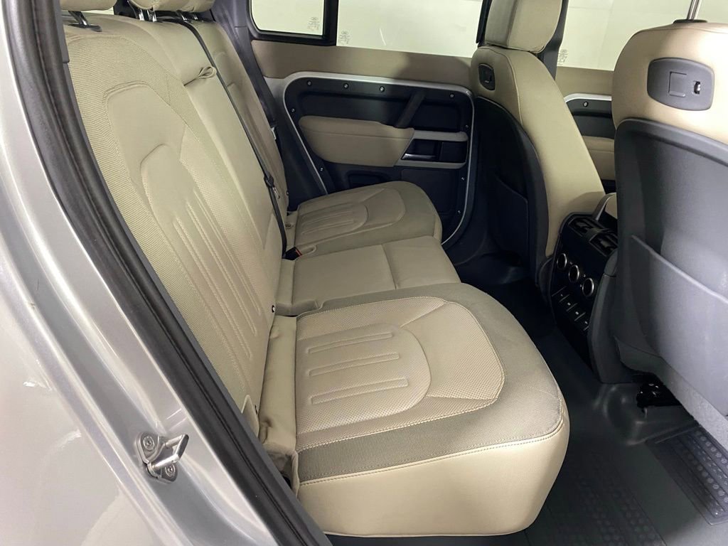 Used 2020 Land Rover Defender 110 SE image 30