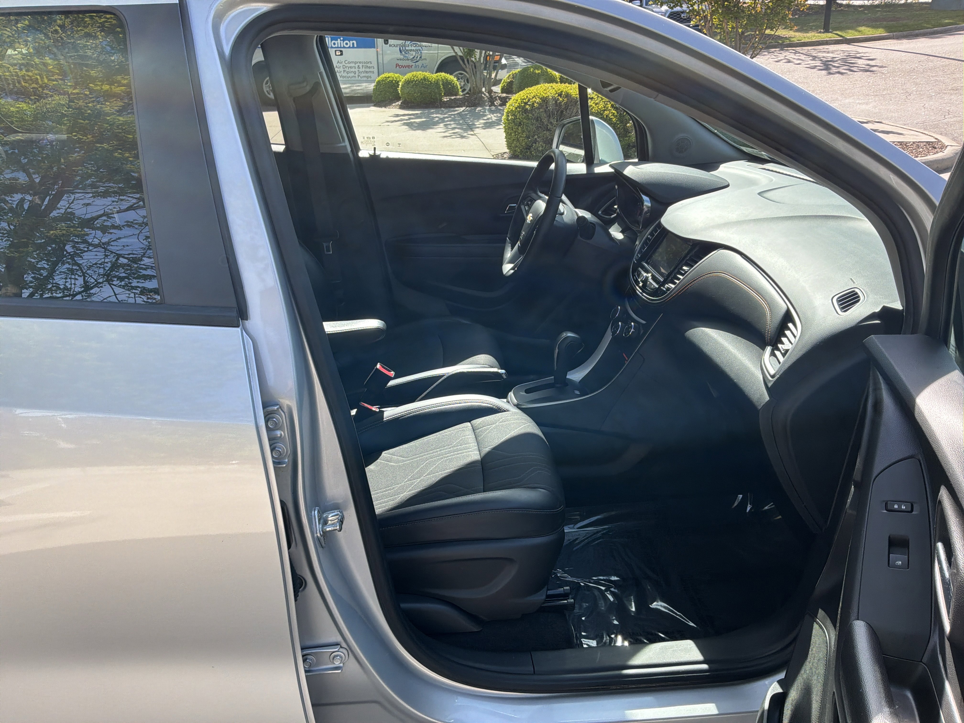 Used 2021 Chevrolet Trax LT w/ Driver Confidence Package image 32