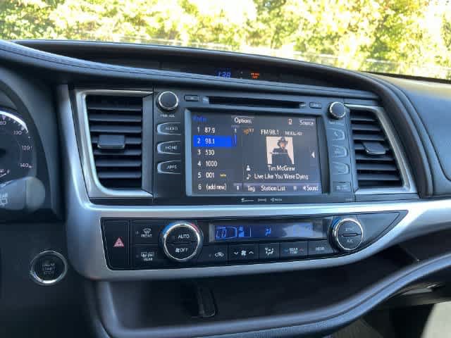 Used 2019 Toyota Highlander XLE w/ Protection Package #3 AWD/4WD image 24