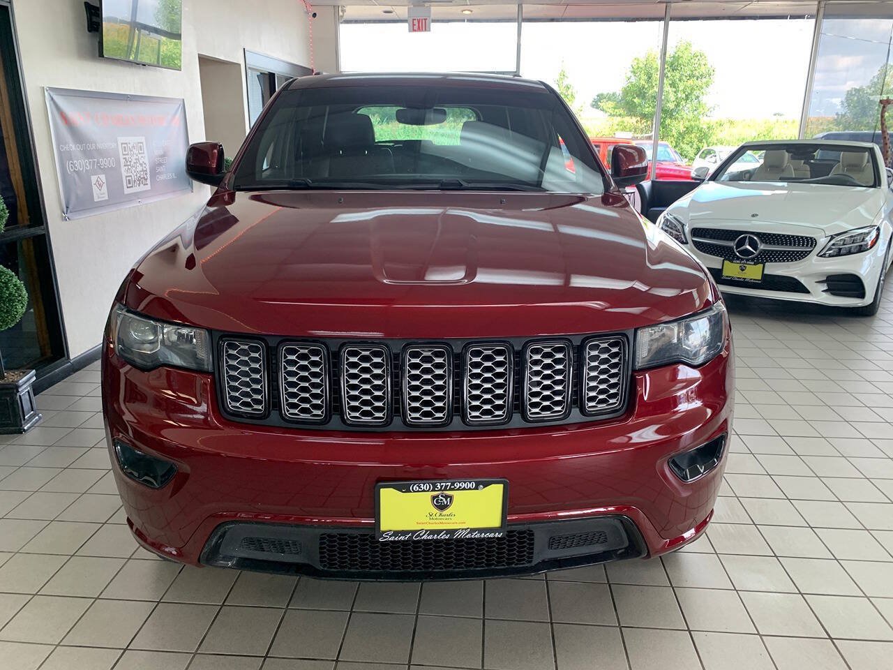 Used 2019 Jeep Grand Cherokee Altitude AWD/4WD image 3