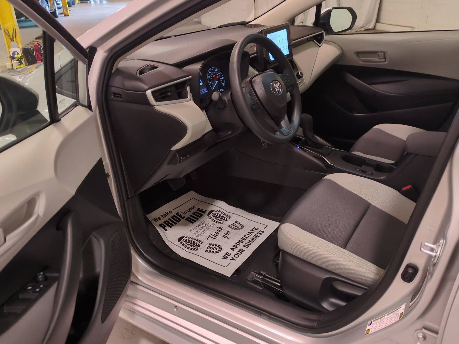 Used 2025 Toyota Corolla LE image 16