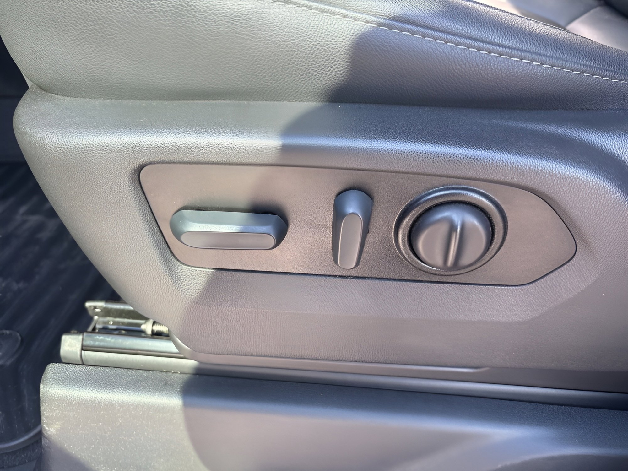 Used 2022 Chevrolet Silverado 3500 LTZ w/ LTZ Convenience Package image 24