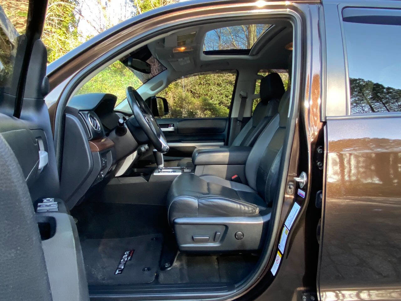 Used 2018 Toyota Tundra Limited w/ Limited Premium Package image 19