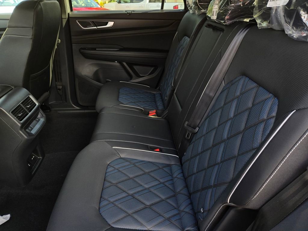 New 2026 Volkswagen Atlas Cross Sport SEL Premium R-Line image 4