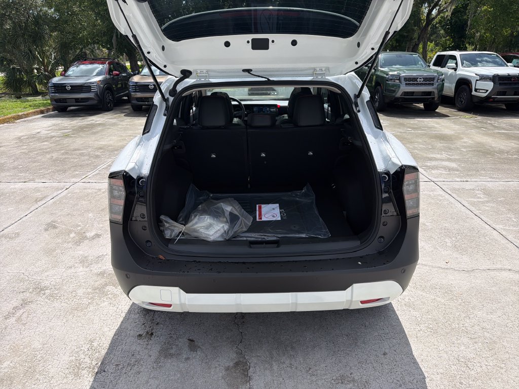 New 2026 Nissan Kicks SR w/ SR Premium Package FWD image 32