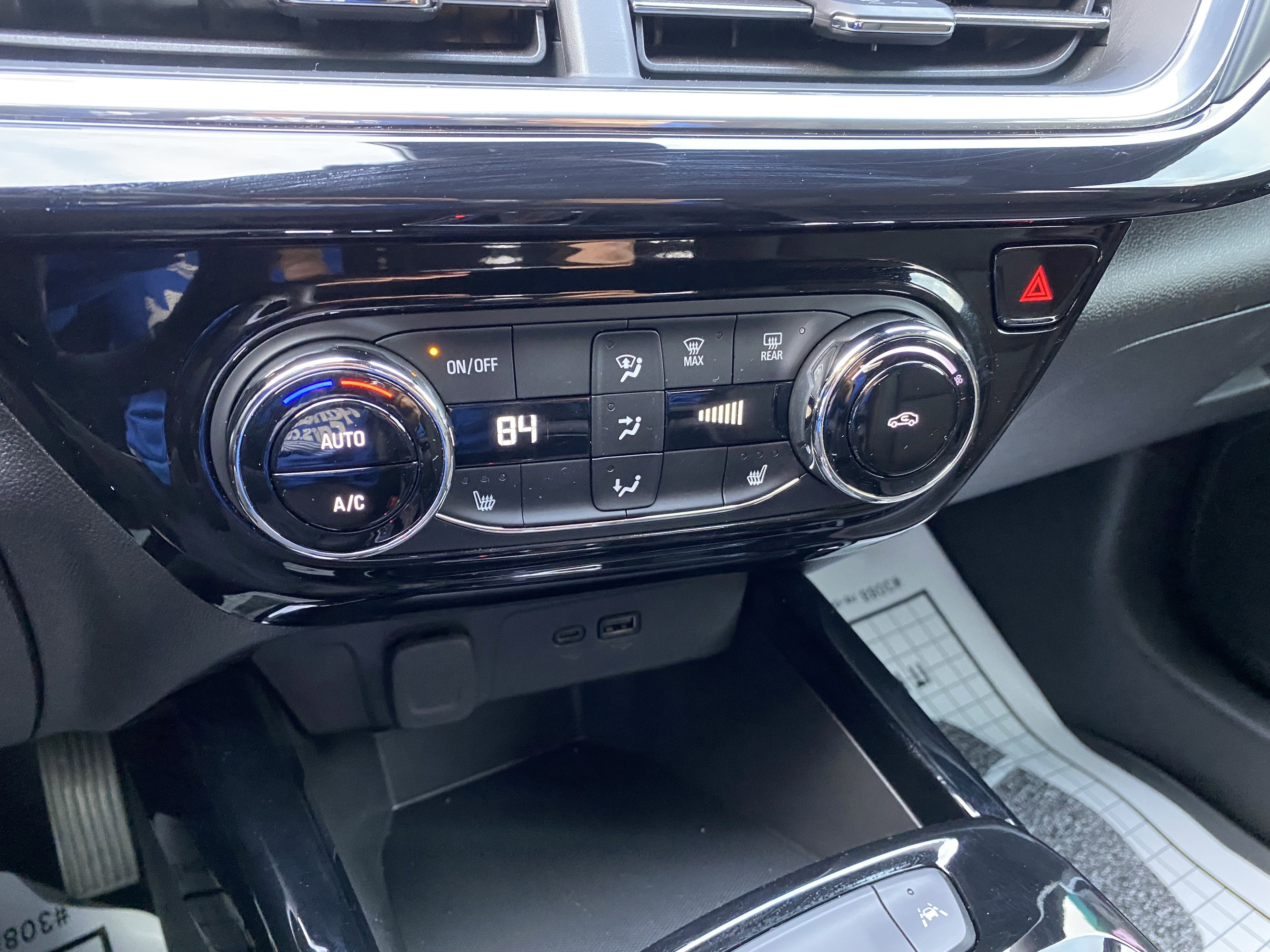 Used 2025 Chevrolet Trax RS image 28