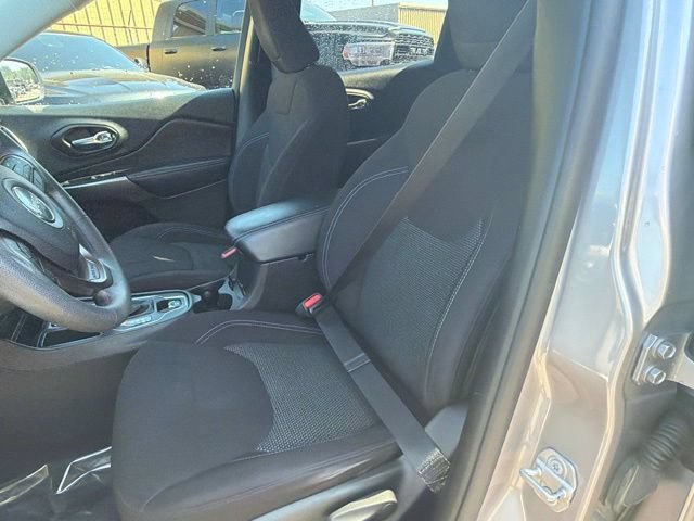 Used 2020 Jeep Cherokee Latitude FWD image 20