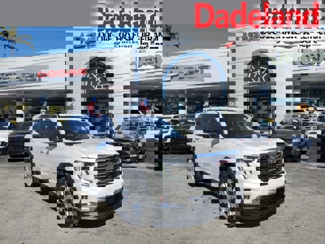 Used 2024 GMC Acadia Elevation w/ Luxury Package image 1