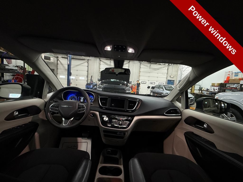 Used 2022 Chrysler Voyager LX FWD image 38