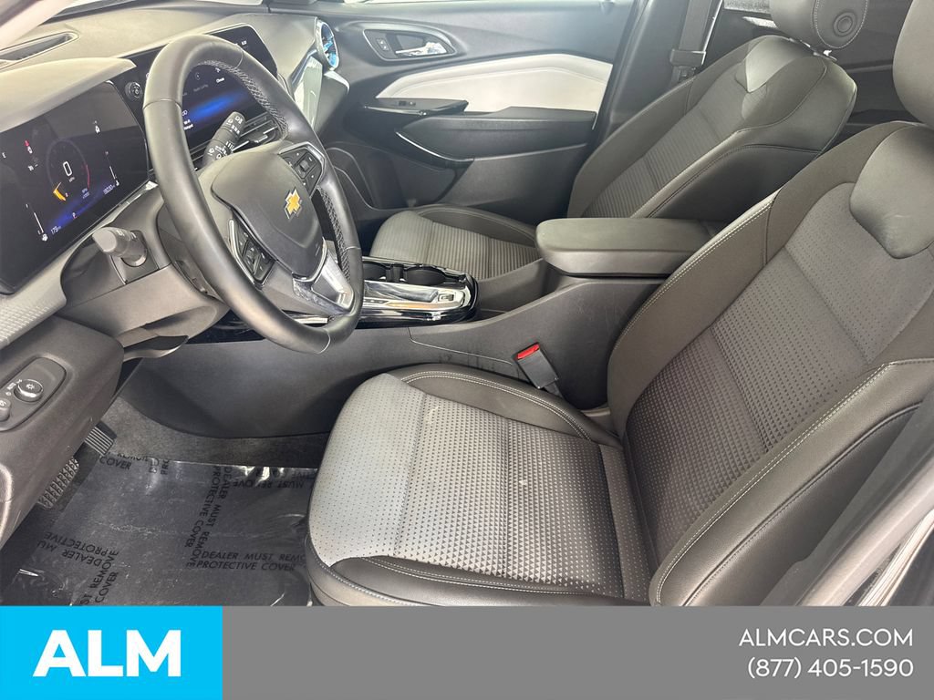 Used 2025 Chevrolet Trax LT w/ LT Convenience Package FWD image 11