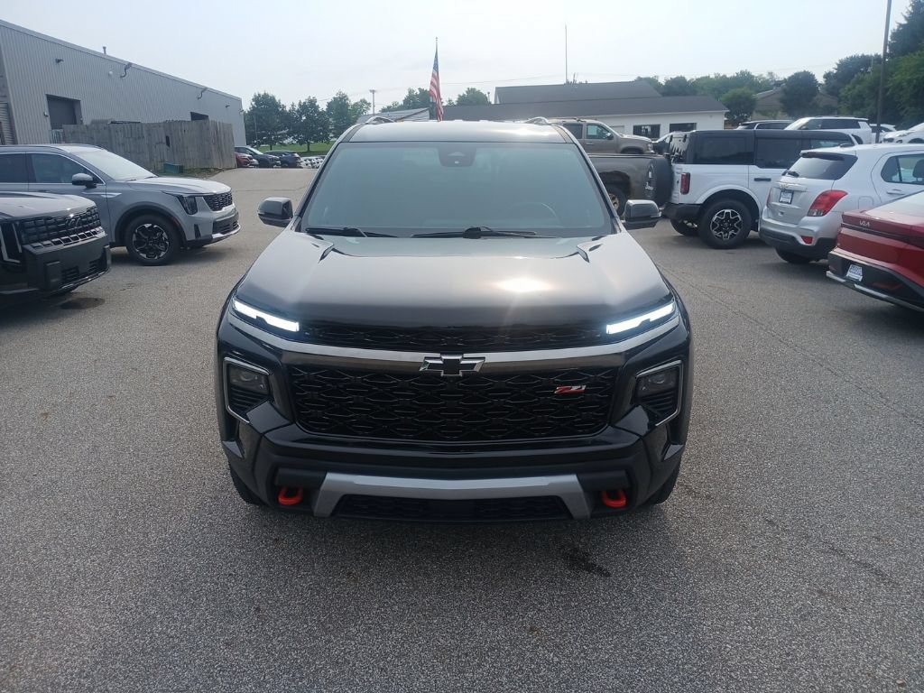 Used 2024 Chevrolet Traverse Z71 AWD/4WD image 2