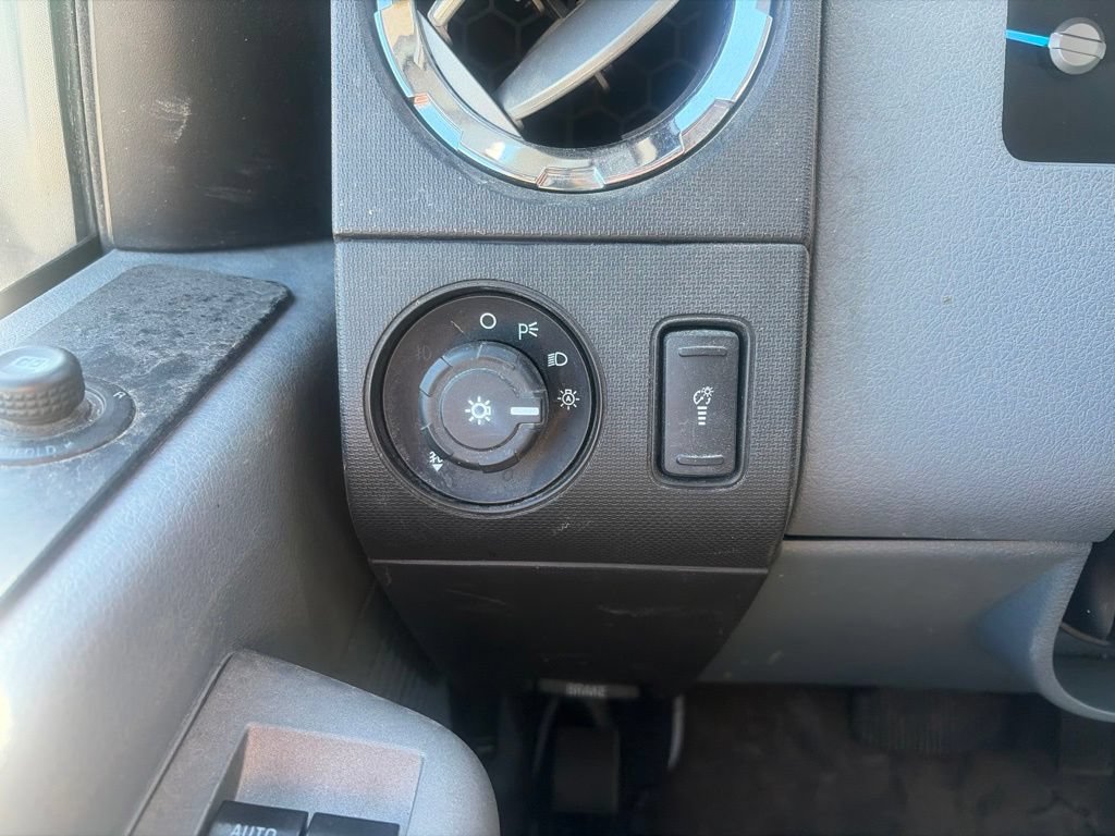 Used 2016 Ford F350 XLT w/ XLT Premium Package AWD/4WD image 10
