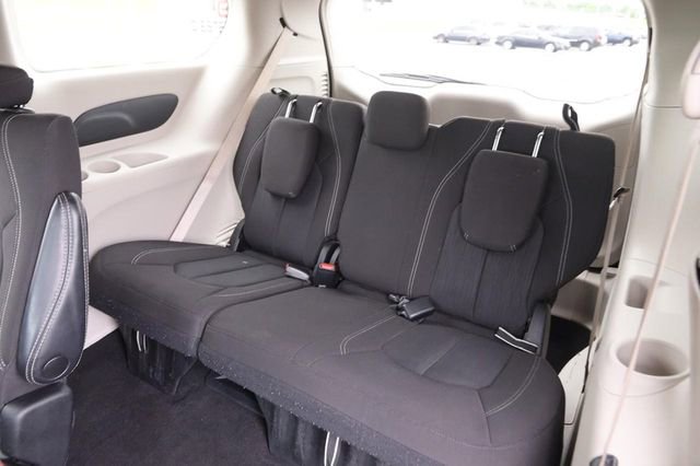 Used 2022 Chrysler Voyager LX FWD image 12
