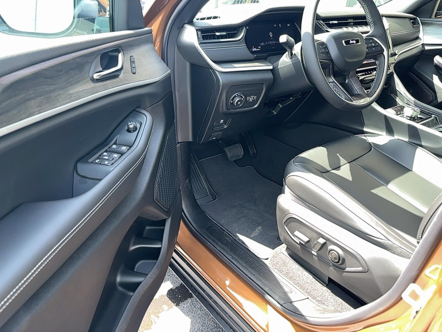 New 2026 Jeep Grand Cherokee L Limited w/ Limited Altitude Package AWD/4WD image 22