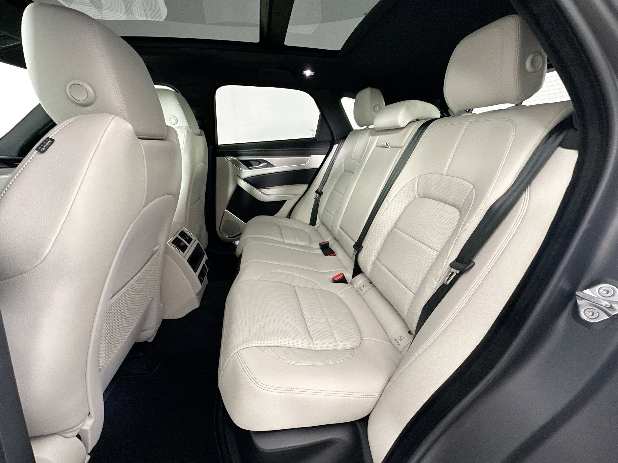 Used 2026 Jaguar F-PACE R-Dynamic S image 23