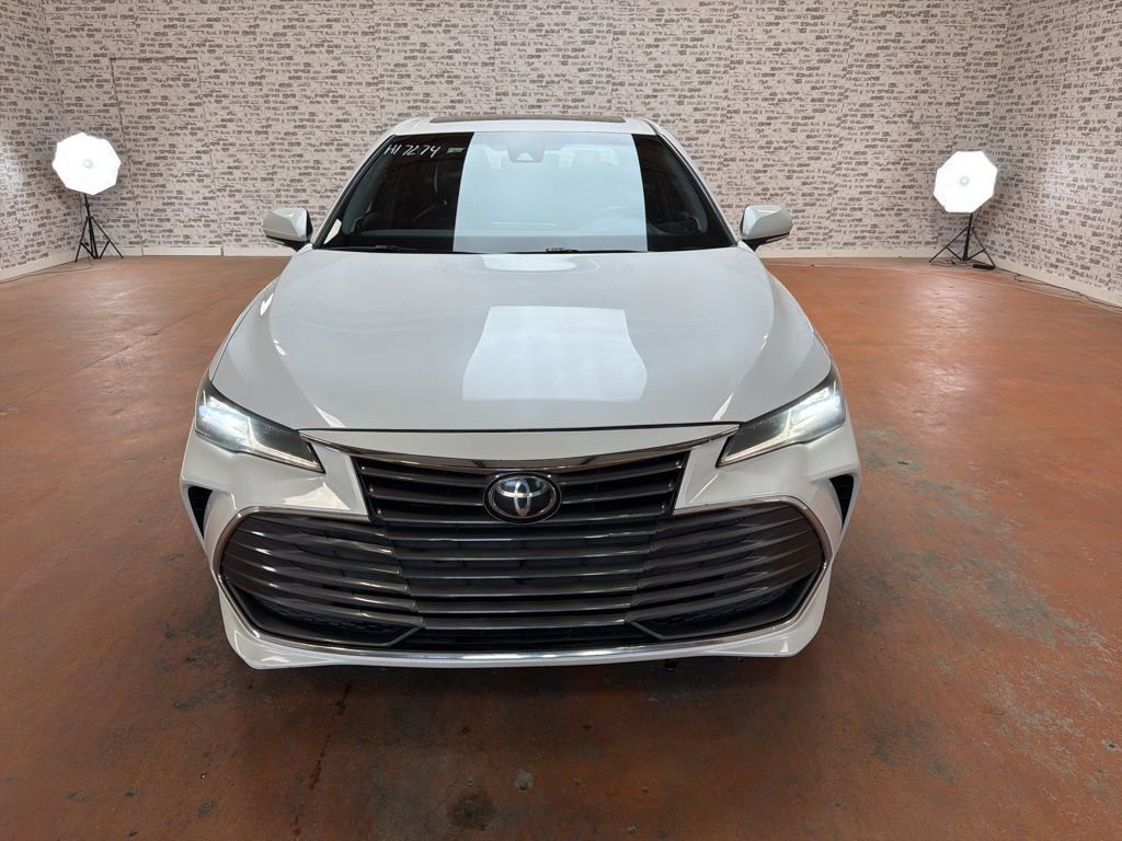Used 2021 Toyota Avalon Limited FWD image 2