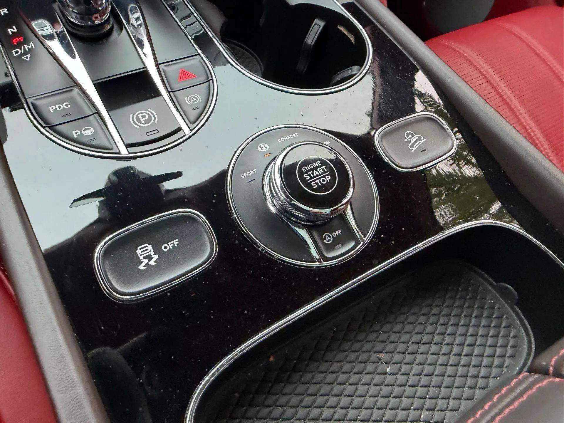 Certified 2022 Bentley Bentayga image 30