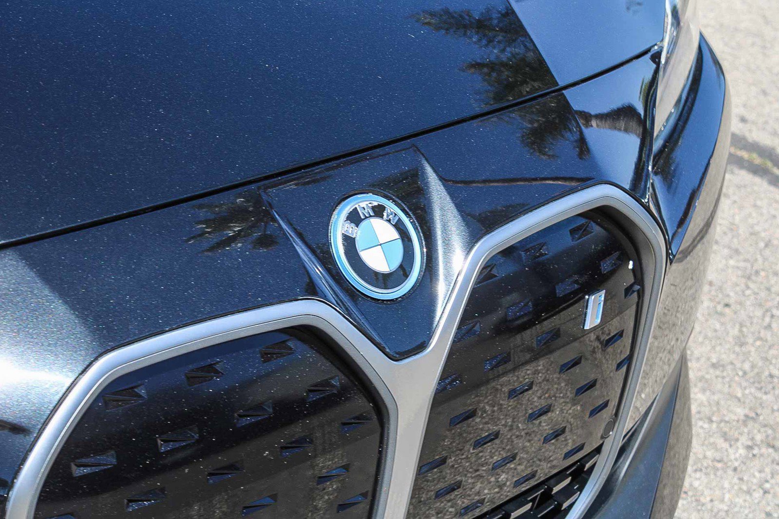Certified 2023 BMW i4 eDrive40 w/ Premium Package RWD image 9