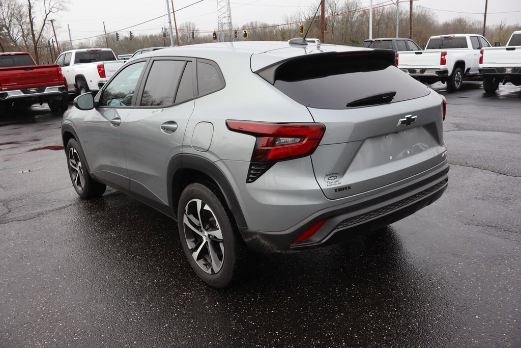 Used 2024 Chevrolet Trax RS image 3