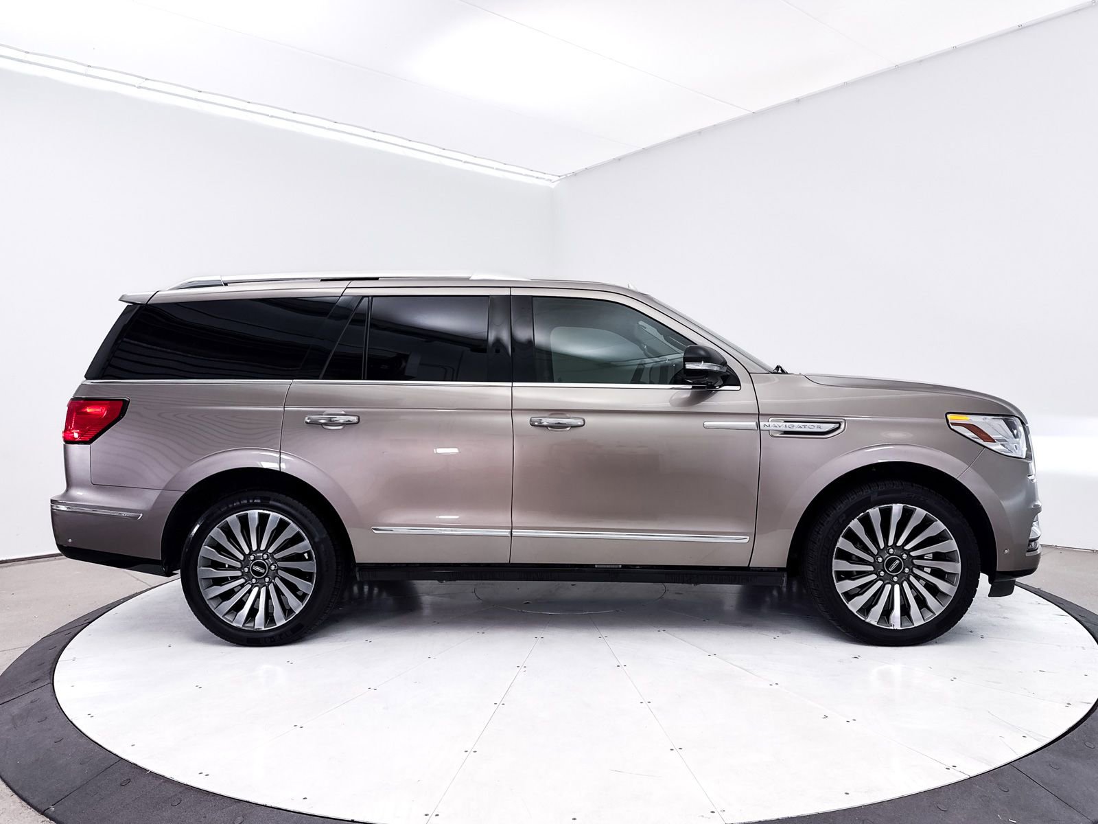 Used 2018 Lincoln Navigator Reserve w/ Technology Package AWD/4WD image 44