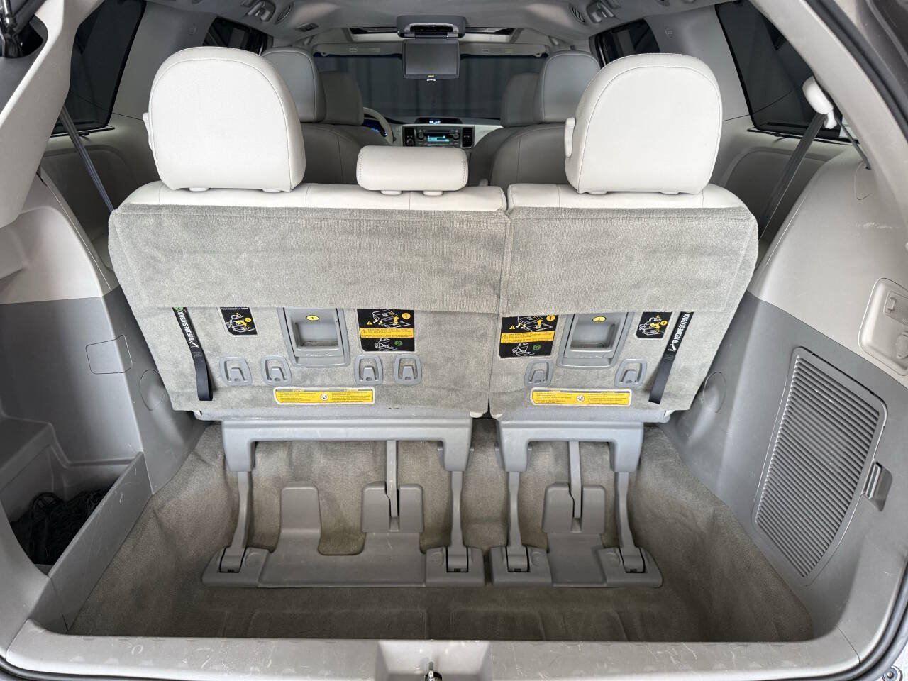 Used 2014 Toyota Sienna XLE AWD/4WD image 29