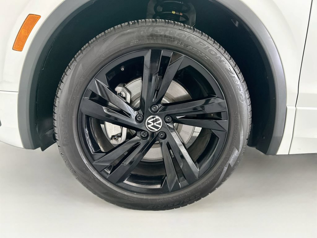 Used 2024 Volkswagen Tiguan SE R-Line FWD image 28