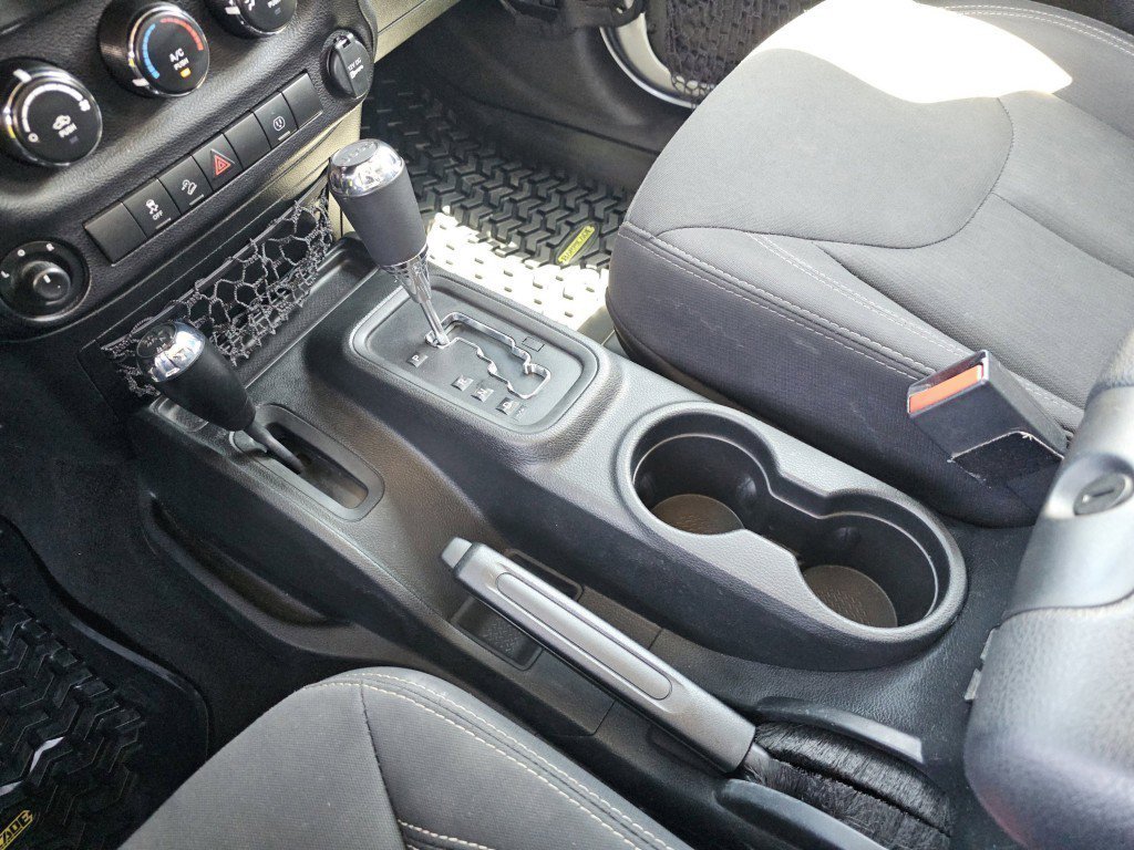 Used 2018 Jeep Wrangler Unlimited Sahara AWD/4WD image 30