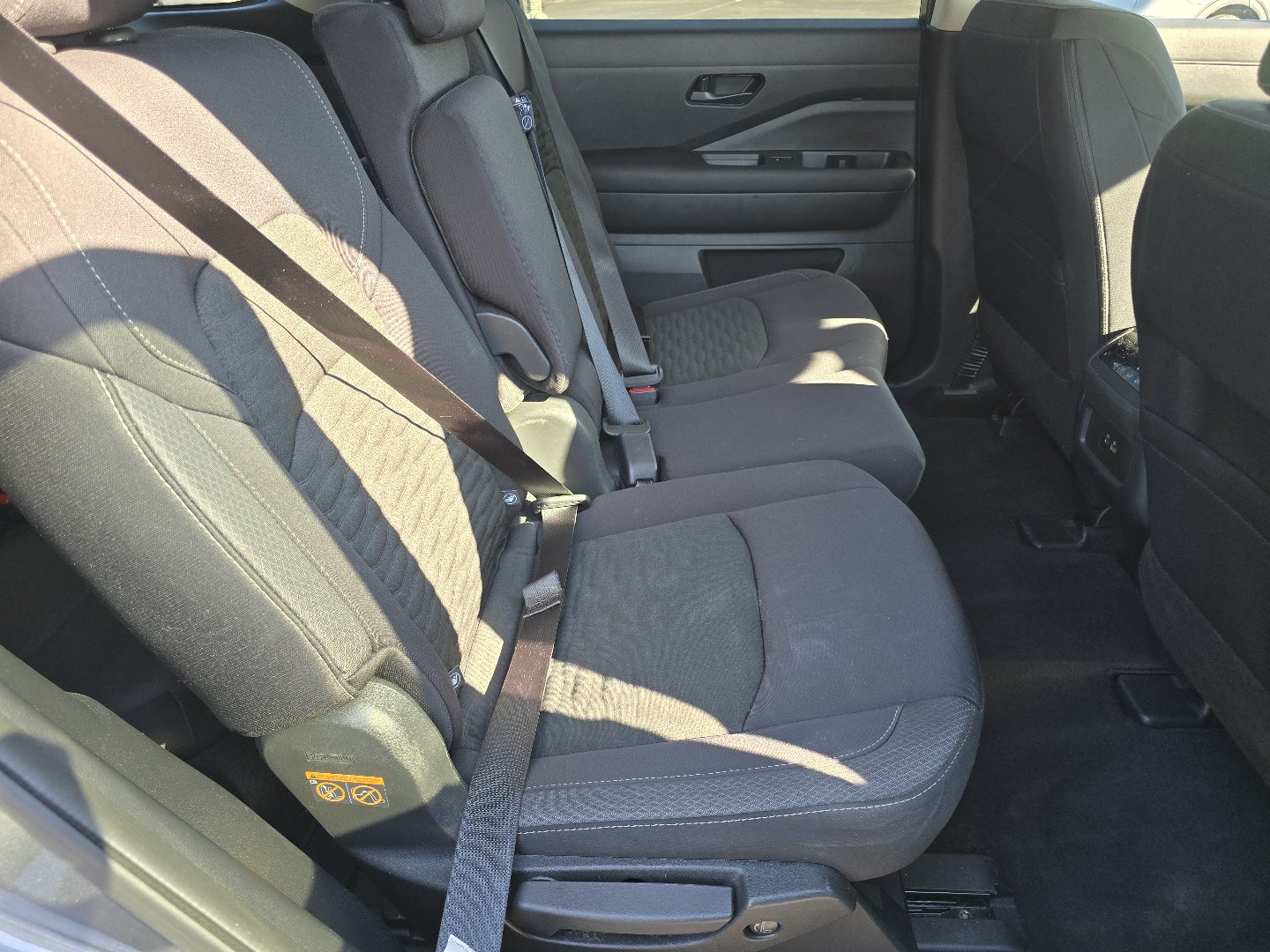 Used 2025 Nissan Pathfinder SV FWD image 27