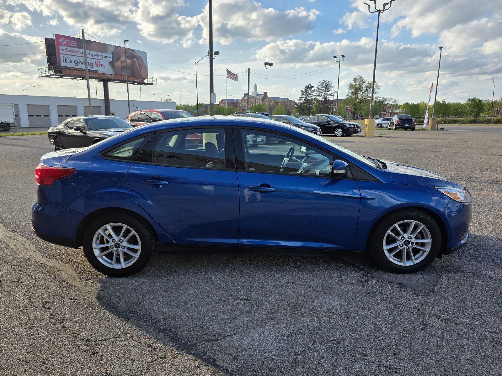 Used 2018 Ford Focus SE w/ Cold Weather Package FWD image 4