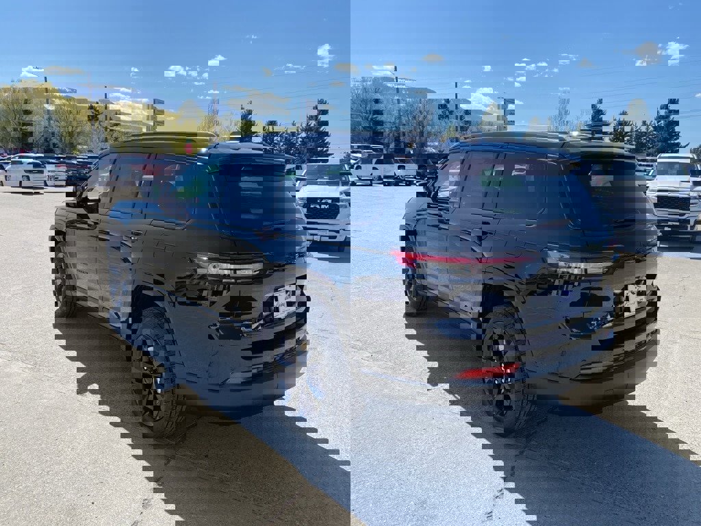 New 2025 Jeep Grand Cherokee L Limited w/ Black Appearance Package image 5