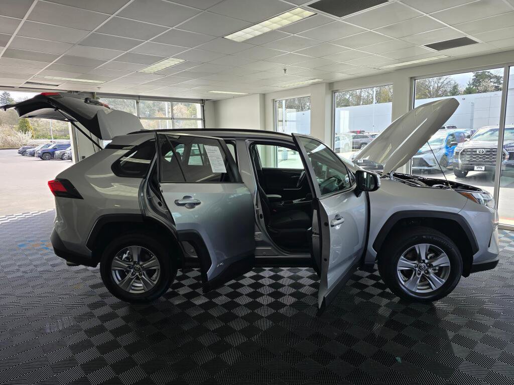 Used 2025 Toyota RAV4 XLE image 17