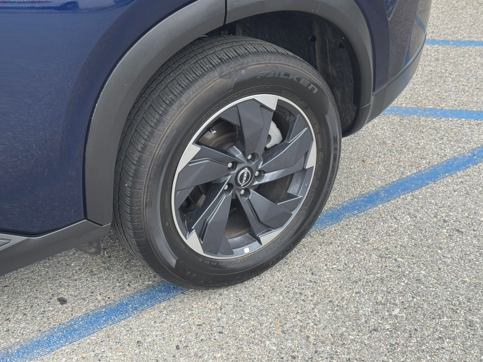 Used 2025 Nissan Rogue SV FWD image 32