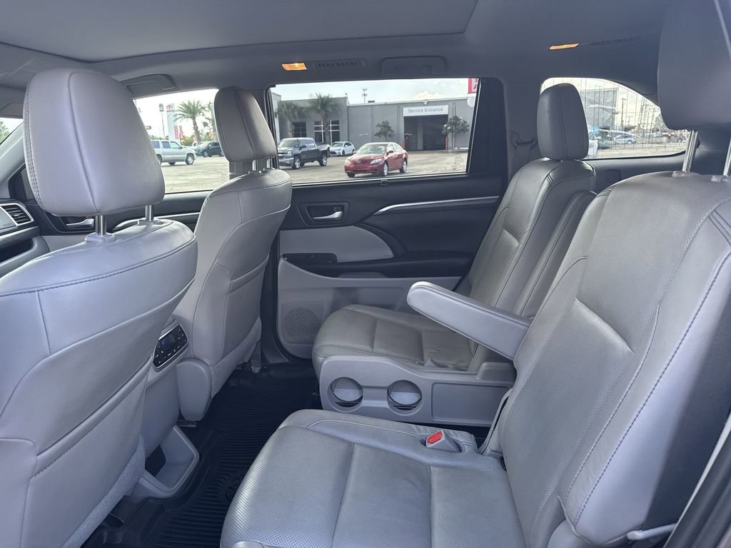 Used 2019 Toyota Highlander Limited Platinum image 29