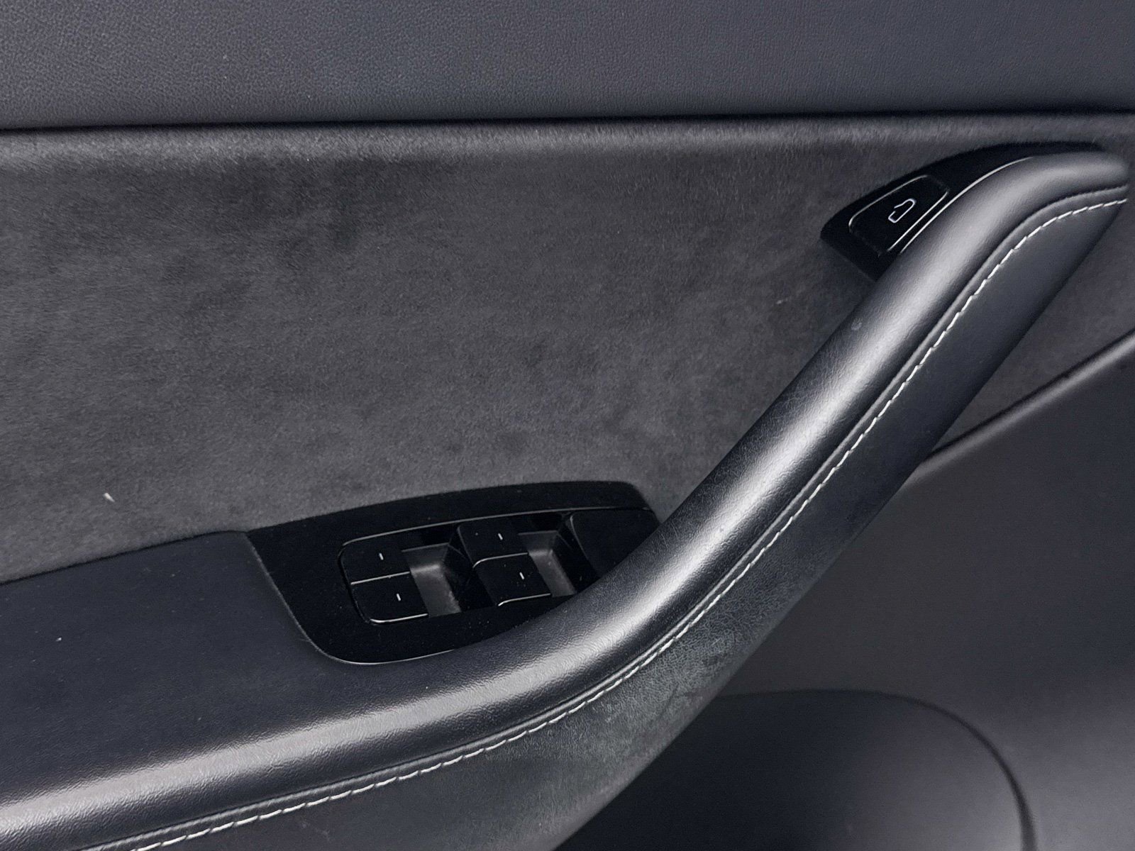 Used 2020 Tesla Model Y Long Range image 30