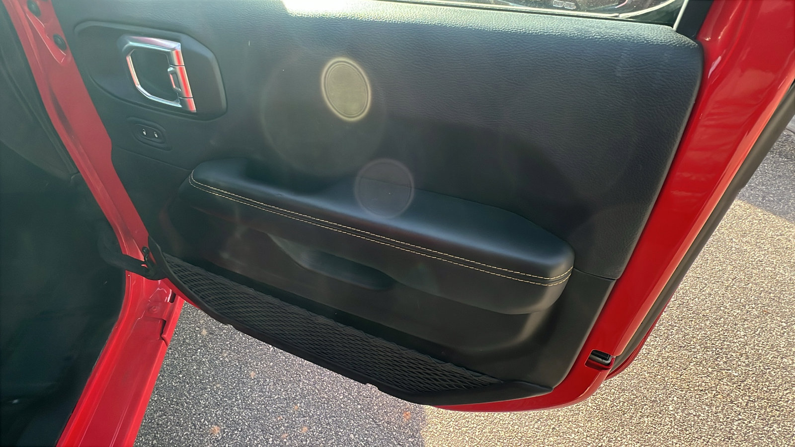 Used 2025 Jeep Wrangler Sahara image 18