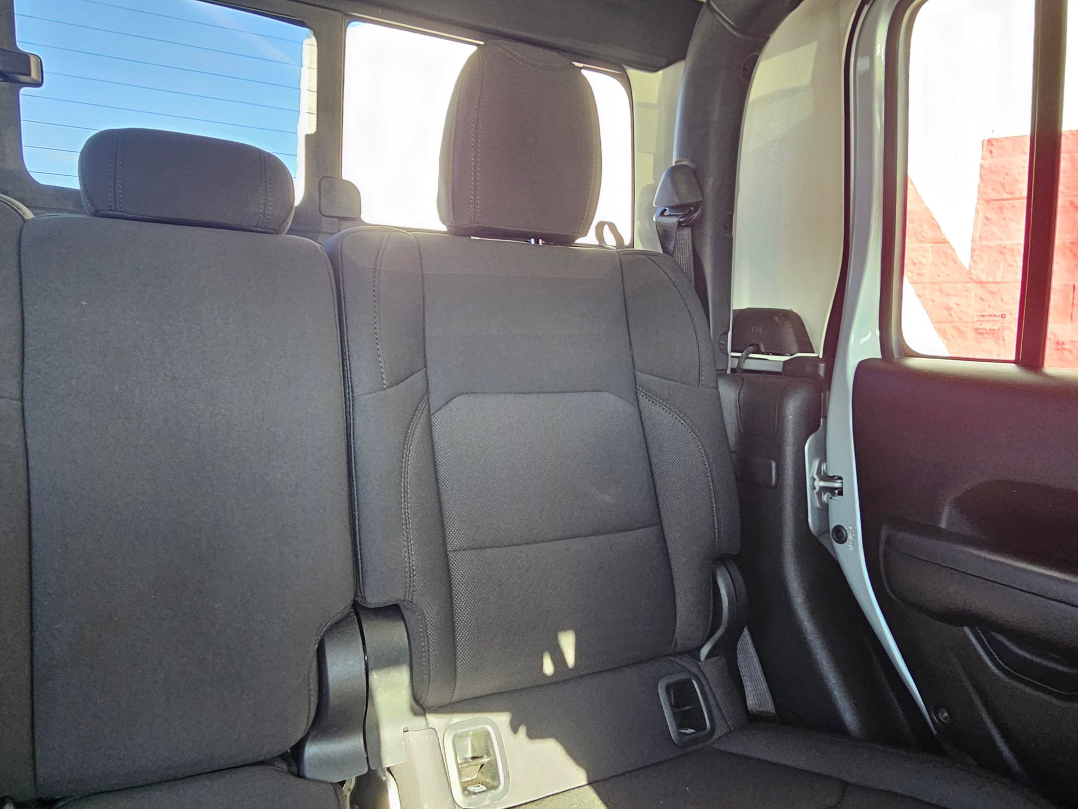 Used 2023 Jeep Gladiator Willys image 27