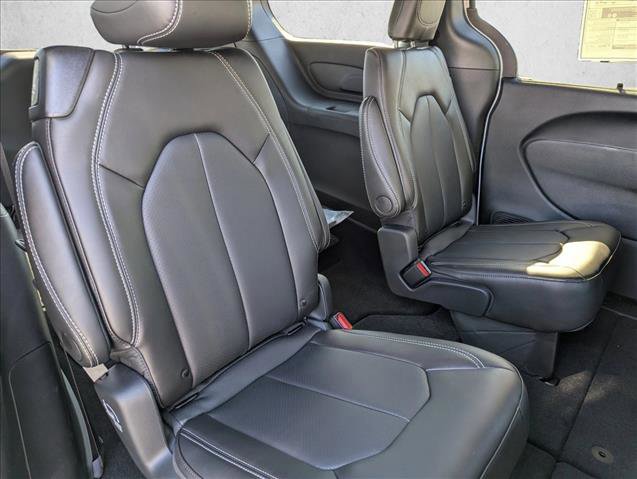 New 2026 Chrysler Pacifica Select image 30