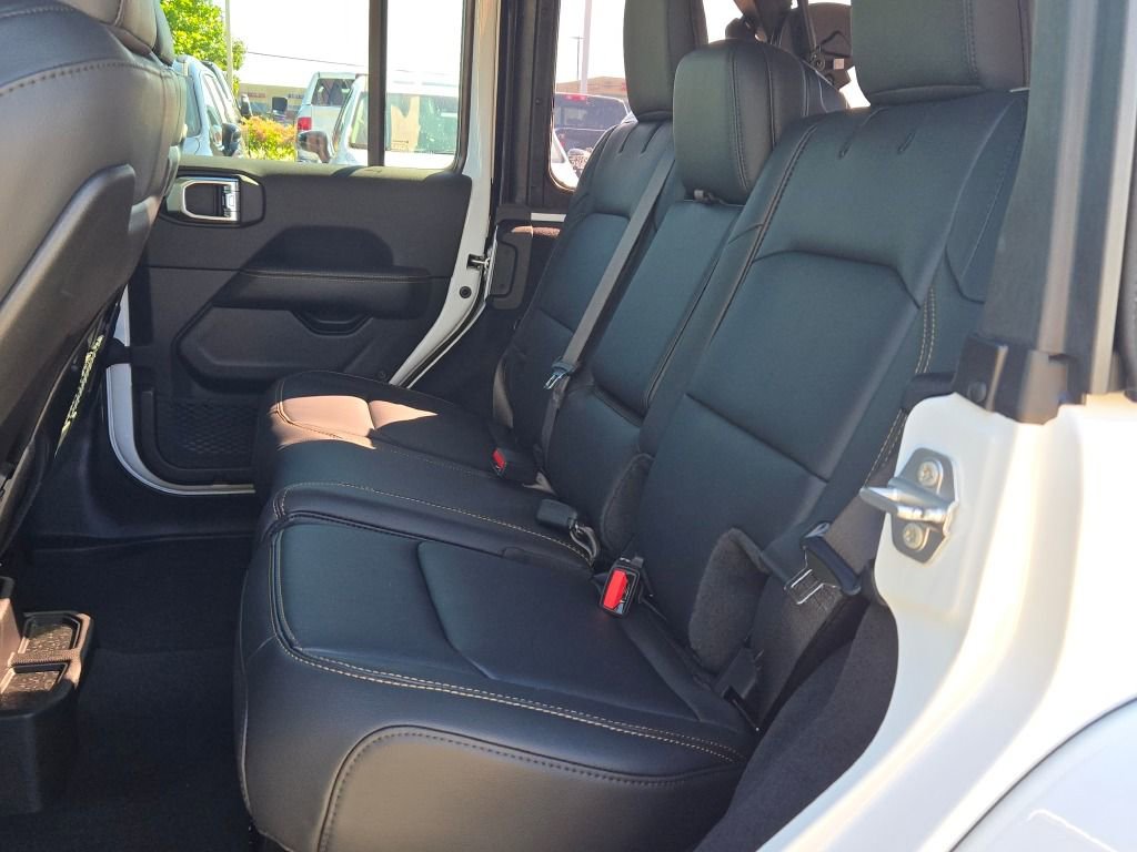 Used 2024 Jeep Wrangler Sahara w/ Safety Group image 18