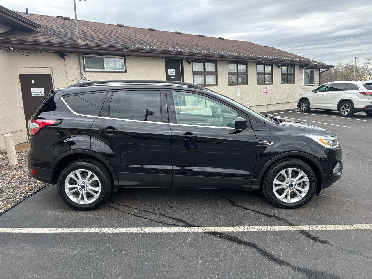 Used 2018 Ford Escape SEL AWD/4WD image 2