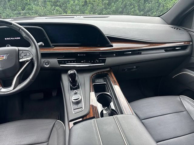 Used 2023 Cadillac Escalade Premium Luxury AWD/4WD image 18