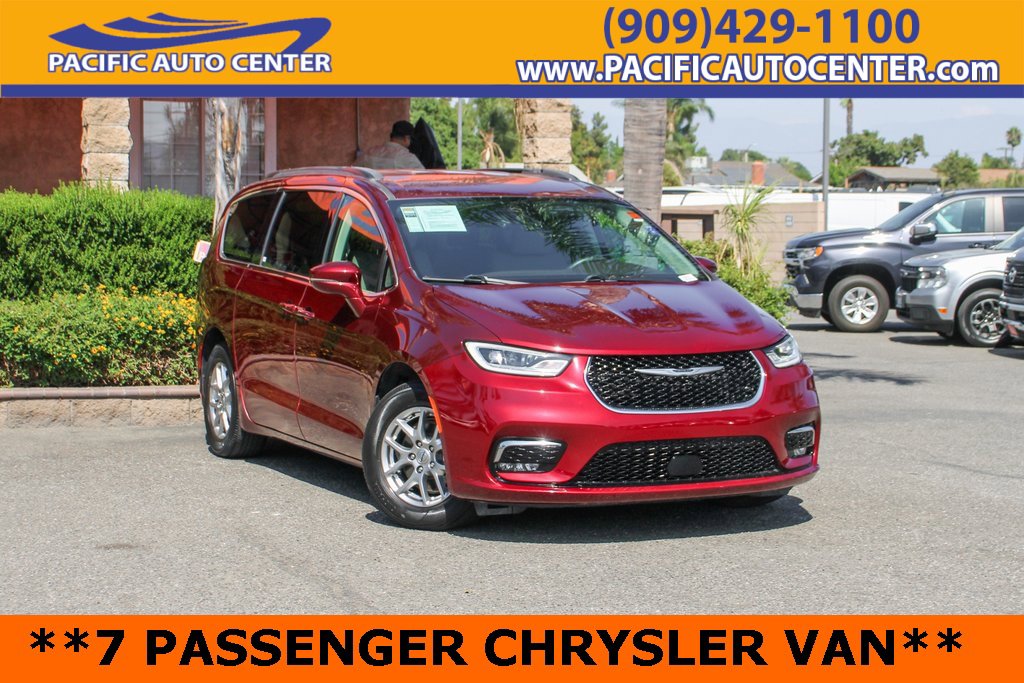 Used 2021 Chrysler Pacifica Touring w/ Uconnect Theater Family Group image 1
