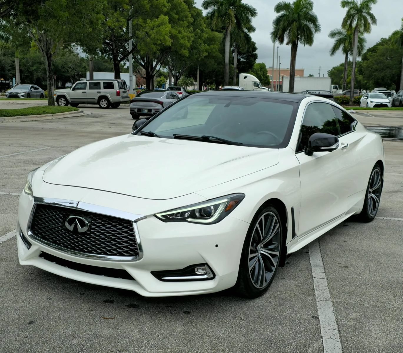 Used 2017 INFINITI Q60 3.0t w/ Premium Plus Package 3.0T RWD image 4