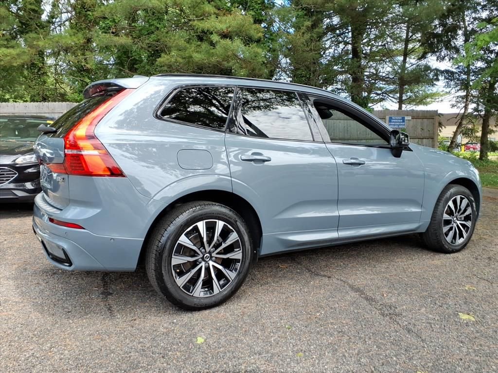 Used 2023 Volvo XC60 B5 Plus w/ Climate Package AWD/4WD image 3