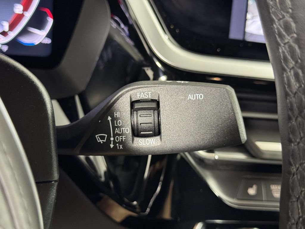 Used 2025 BMW Z4 M40i w/ Edition RWD image 24
