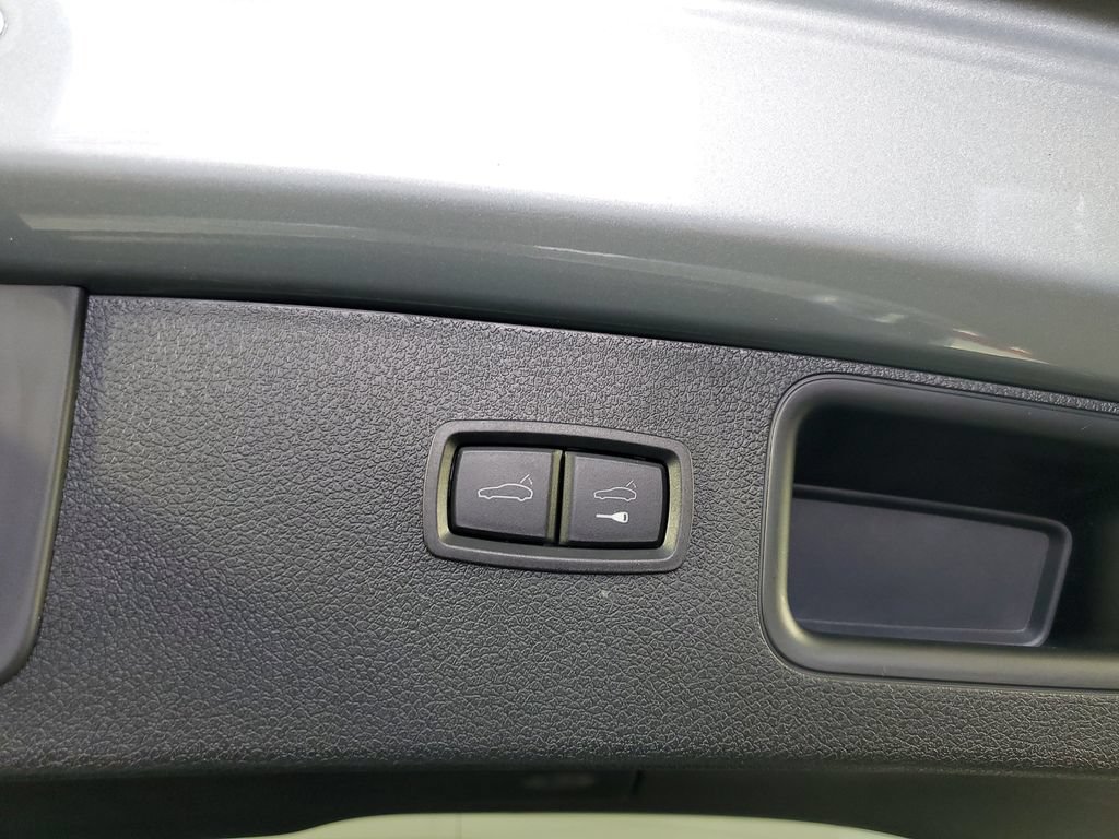 Used 2024 Porsche Macan AWD/4WD image 34